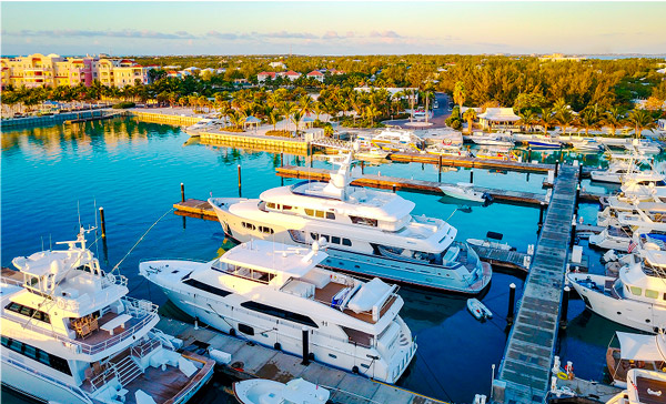 yachts dans un port